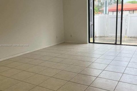 Touwnhouse à vendre à Pembroke Pines, Floride: 2 chambres, 94.48 m2 № 2171575 - photo 1