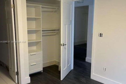 Touwnhouse à vendre à Pembroke Pines, Floride: 2 chambres, 94.48 m2 № 2171575 - photo 4