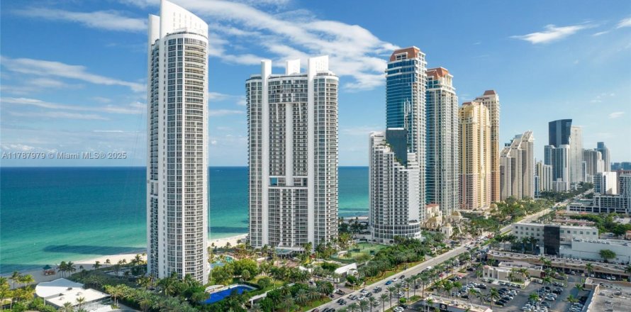 Condominio en Sunny Isles Beach, Florida, 2 dormitorios  № 1958884