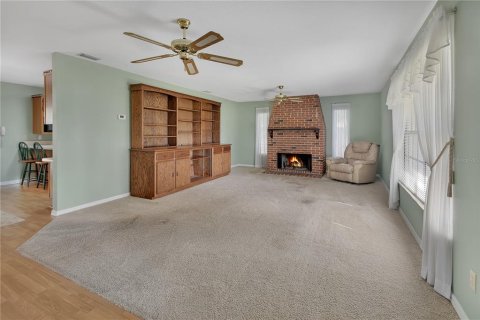 House in DeLand, Florida 3 bedrooms, 142.98 sq.m. № 2395891 - photo 2