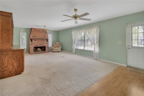 House in DeLand, Florida 3 bedrooms, 142.98 sq.m. № 2395891 - photo 3