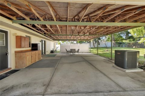 House in DeLand, Florida 3 bedrooms, 142.98 sq.m. № 2395891 - photo 28