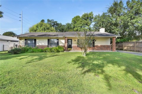 House in DeLand, Florida 3 bedrooms, 142.98 sq.m. № 2395891