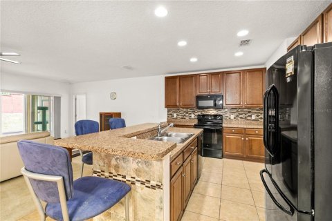 House in Apopka, Florida 3 bedrooms, 183.3 sq.m. № 1509717 - photo 9