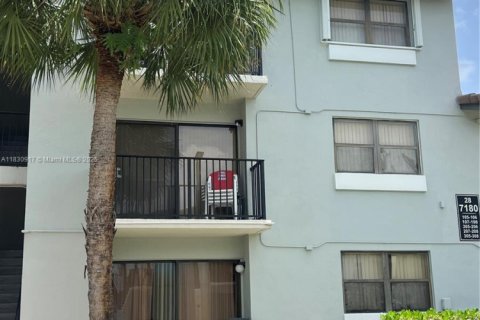 Copropriété à louer à Hialeah, Floride: 1 chambre, 63.08 m2 № 1806473 - photo 2