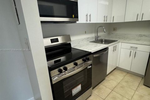 Copropriété à louer à Hialeah, Floride: 1 chambre, 63.08 m2 № 1806473 - photo 11