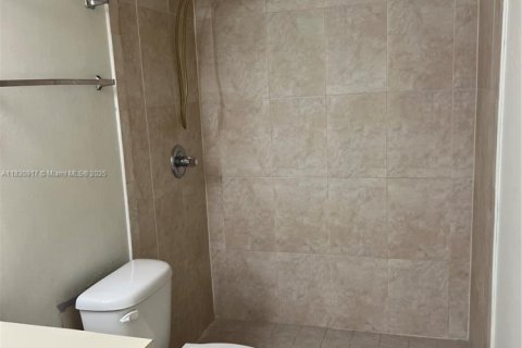 Copropriété à louer à Hialeah, Floride: 1 chambre, 63.08 m2 № 1806473 - photo 9