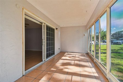 Купить кондоминиум в Холидэй, Флорида 5 комнат, 80.82м2, № 1824369 - фото 15