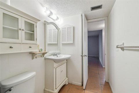 Купить кондоминиум в Холидэй, Флорида 5 комнат, 80.82м2, № 1824369 - фото 7