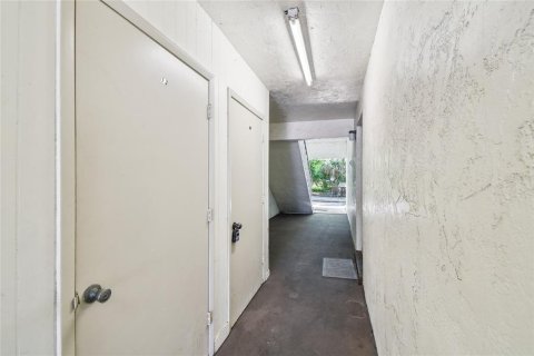 Купить кондоминиум в Холидэй, Флорида 5 комнат, 80.82м2, № 1824369 - фото 22