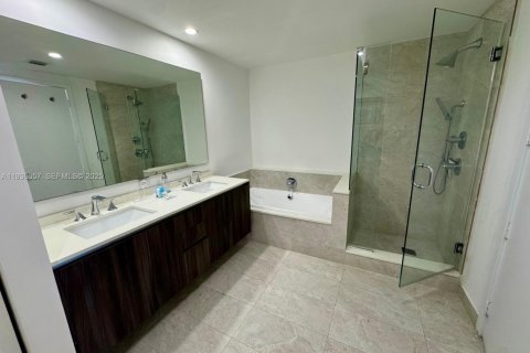 Condo in Miami, Florida, 2 bedrooms № 1994164 - photo 12