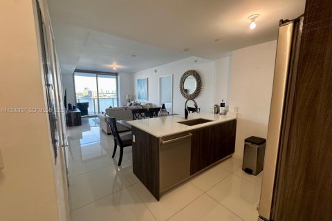 Condo in Miami, Florida, 2 bedrooms № 1994164 - photo 3