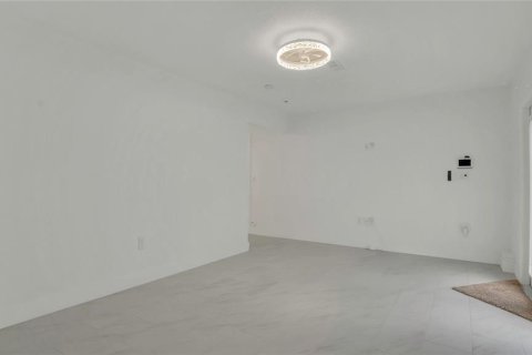 Propiedad comercial en alquiler en Oviedo, Florida, 365.66 m2 № 1675712 - foto 9