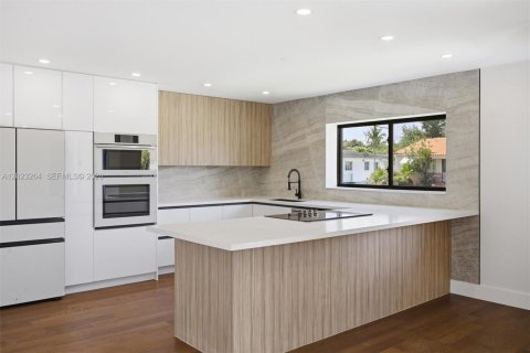Villa ou maison à vendre à Miami, Floride: 4 chambres, 288.37 m2 № 2084812 - photo 7