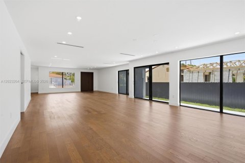 Villa ou maison à vendre à Miami, Floride: 4 chambres, 288.37 m2 № 2084812 - photo 22