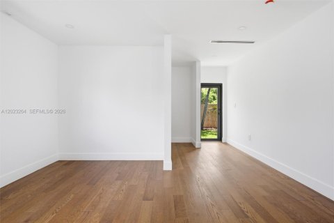 Villa ou maison à vendre à Miami, Floride: 4 chambres, 288.37 m2 № 2084812 - photo 30