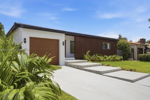 Villa ou maison à vendre à Miami, Floride: 4 chambres, 288.37 m2 № 2084812 - photo 3