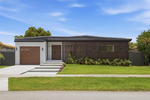 Villa ou maison à vendre à Miami, Floride: 4 chambres, 288.37 m2 № 2084812 - photo 2