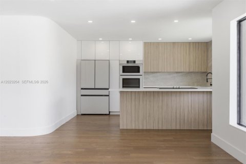 Villa ou maison à vendre à Miami, Floride: 4 chambres, 288.37 m2 № 2084812 - photo 13
