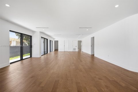 Villa ou maison à vendre à Miami, Floride: 4 chambres, 288.37 m2 № 2084812 - photo 18