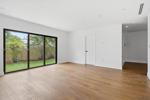 Villa ou maison à vendre à Miami, Floride: 4 chambres, 288.37 m2 № 2084812 - photo 19