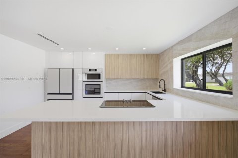 Villa ou maison à vendre à Miami, Floride: 4 chambres, 288.37 m2 № 2084812 - photo 14