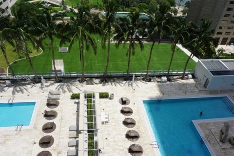 Condo in Miami, Florida, 2 bedrooms № 2145741 - photo 12