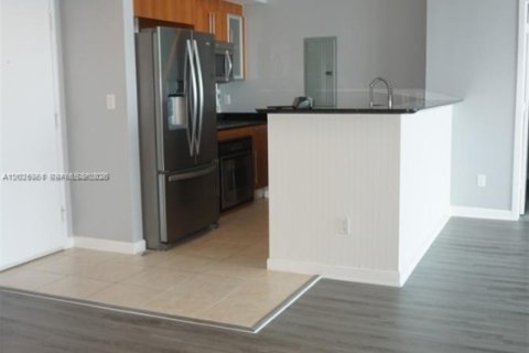 Condo in Miami, Florida, 2 bedrooms № 2145741 - photo 3