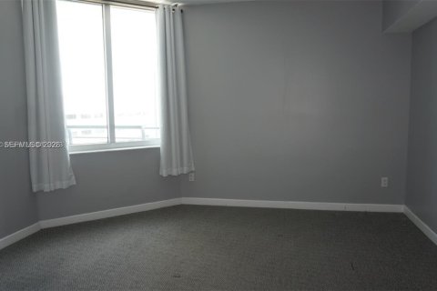Condo in Miami, Florida, 2 bedrooms № 2145741 - photo 5