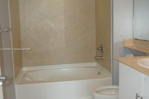 Condo in Miami, Florida, 2 bedrooms № 2145741 - photo 6