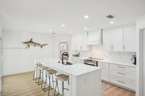 Villa ou maison à louer à Marco Island, Floride: 3 chambres, 180.23 m2 № 2248715 - photo 8