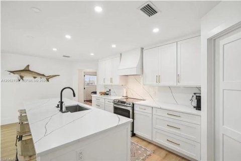 Villa ou maison à louer à Marco Island, Floride: 3 chambres, 180.23 m2 № 2248715 - photo 9