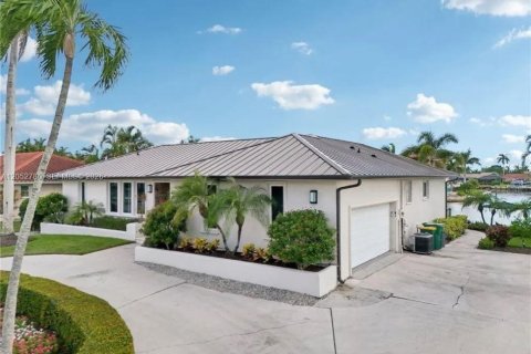Villa ou maison à louer à Marco Island, Floride: 3 chambres, 180.23 m2 № 2248715 - photo 3