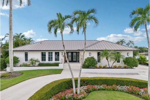 Villa ou maison à louer à Marco Island, Floride: 3 chambres, 180.23 m2 № 2248715 - photo 2