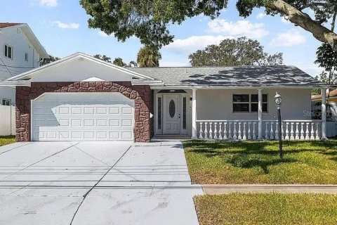 Villa ou maison à Saint Petersburg, Floride 5 chambres, 169.83 m2 № 2295038