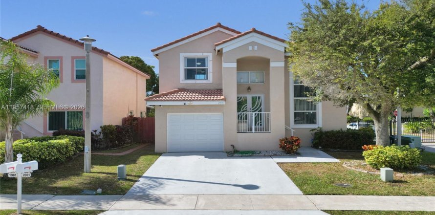 Дом в Маргит, Флорида 3 спальни, 156.54м2 № 2020809