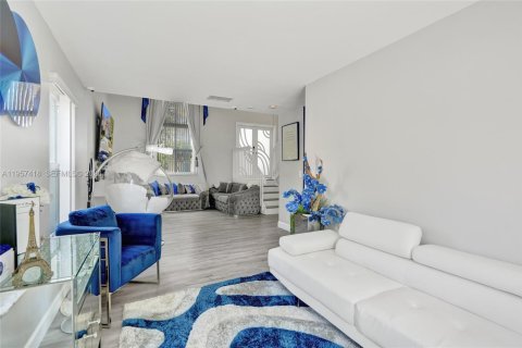 Снять в аренду виллу или дом в Маргит, Флорида 3 спальни, 156.54м2, № 2020809 - фото 11