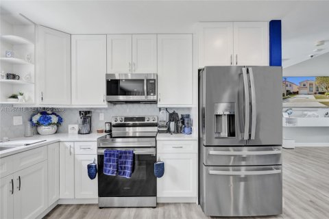 Снять в аренду виллу или дом в Маргит, Флорида 3 спальни, 156.54м2, № 2020809 - фото 23