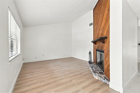Villa ou maison à vendre à Odessa, Floride: 4 chambres, 213.3 m2 № 2416696 - photo 6
