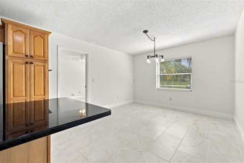 Villa ou maison à vendre à Odessa, Floride: 4 chambres, 213.3 m2 № 2416696 - photo 13