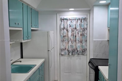 Condominio en Miami, Florida, 1 dormitorio  № 2058659