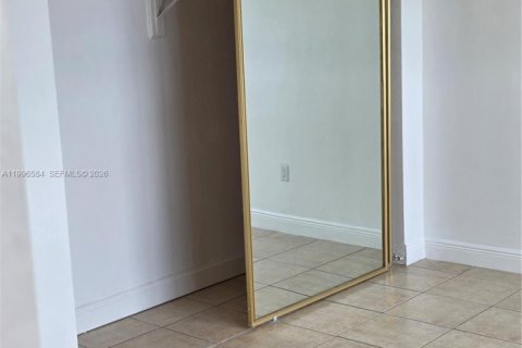 Condominio en alquiler en Miami, Florida, 1 dormitorio, 61.32 m2 № 2058659 - foto 4