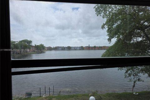 Condominio en alquiler en Miami, Florida, 1 dormitorio, 61.32 m2 № 2058659 - foto 6