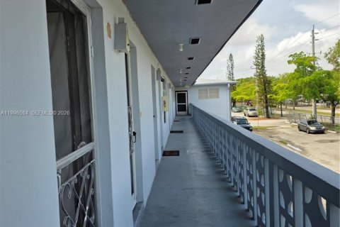 Condominio en alquiler en Miami, Florida, 1 dormitorio, 61.32 m2 № 2058659 - foto 7