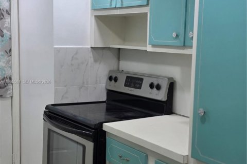Condominio en alquiler en Miami, Florida, 1 dormitorio, 61.32 m2 № 2058659 - foto 2