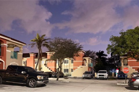 Снять в аренду таунхаус в Хайалиа, Флорида 2 спальни, 115.29м2, № 1992726 - фото 5