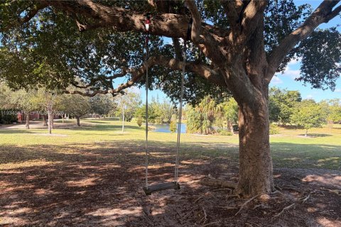 Снять в аренду таунхаус в Хайалиа, Флорида 2 спальни, 115.29м2, № 1992726 - фото 9