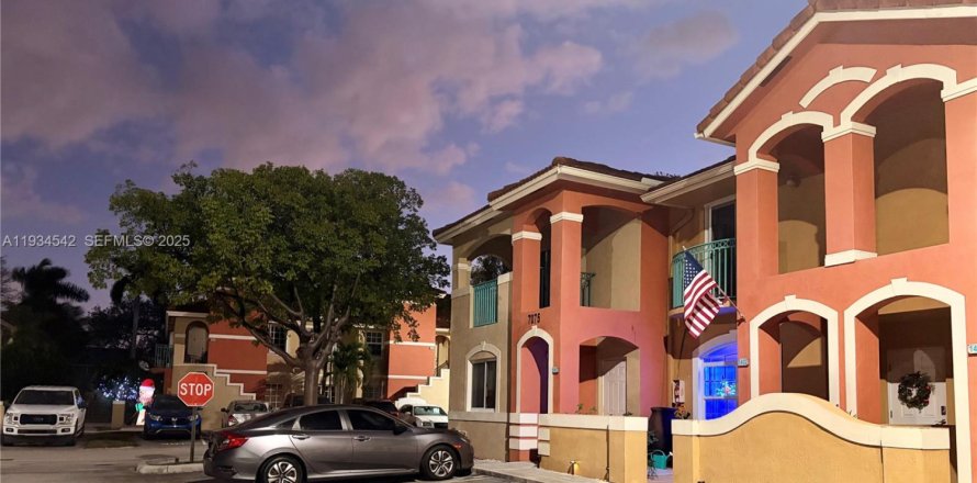 Таунхаус в Хайалиа, Флорида 2 спальни, 115.29м2 № 1992726