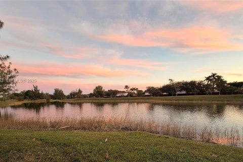 Снять в аренду таунхаус в Хайалиа, Флорида 2 спальни, 115.29м2, № 1992726 - фото 7