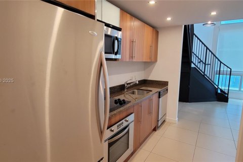 Condo in Miami, Florida, 1 bedroom № 1952412 - photo 11